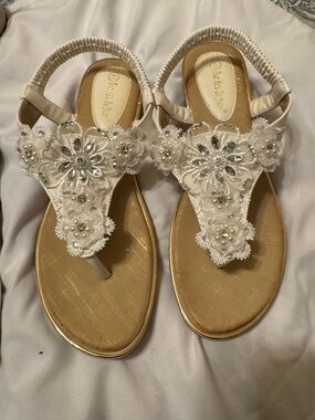 Beaded Floral T-strap Sandals - White